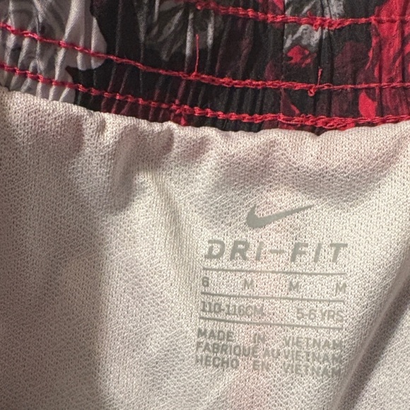 Nike Youth Girls Floral White and Hot Pink T-shirt and Shorts Set - Picture 2 of 5